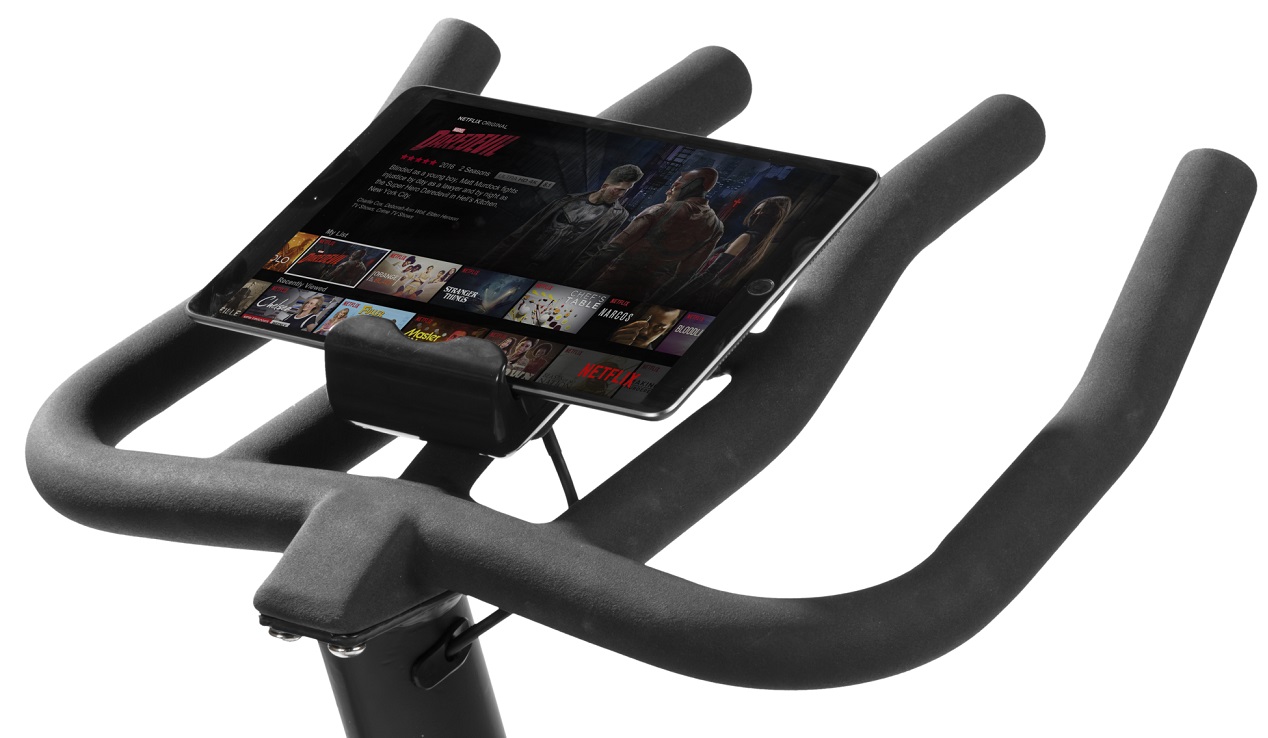 Flow Fitness Stelvio Racer Pro i a držiak na tablet