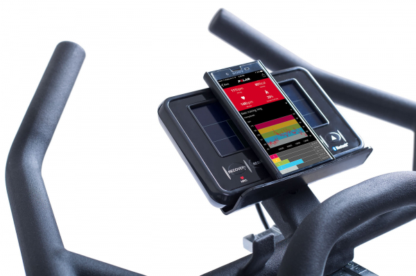 Cyklotrenažér Housefit Racer 70 iTrain_smartphone