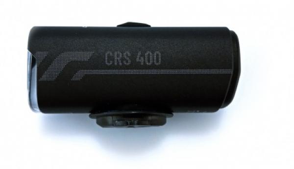 Crussis CRS 400 přední světlo 2021 z boku