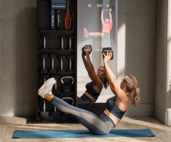 Posilňovací stroj NORDICTRACK Vault Digital Fitness  cviky s na břicho