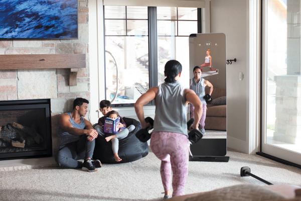 Posilňovací stroj PROFORM Vue Digital Fitness cvičení s rodinou
