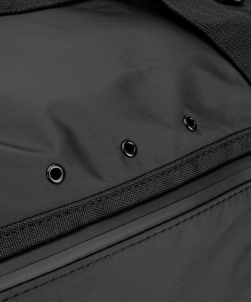 Sportovní taška VENUM Trainer Lite černo bílá detail větrání