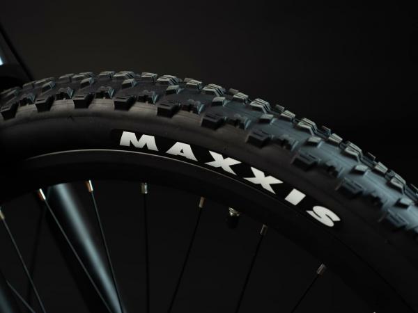 Crussis ONE-PAN Guera 8.8 pláště MAXXIS