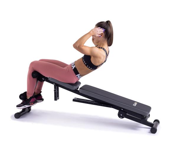 Posilňovacie lavice na brucho VIFITO U30 modelka cvičení břicha