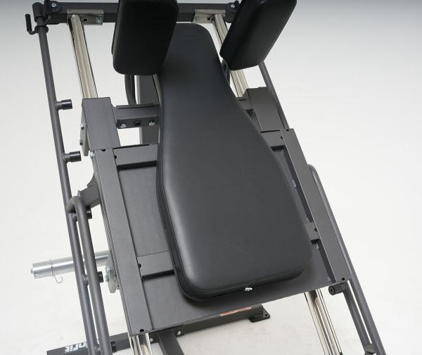 Posilňovací stroj na činky TRINFIT Leg Press + Hack Squat D5 Pro zádová opěrka