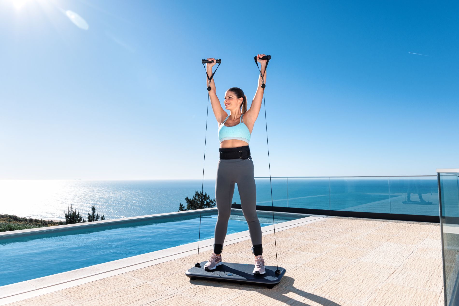Smart Home Gym FLOW FITNESS DSG200i 90 kg tlaky na ramena