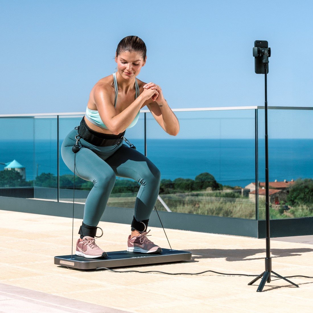 Smart Home Gym Flow Fitness Perform DSG100i 60 kg dřepy